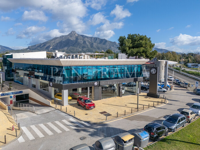 Exceptional commercial premises in a strategic and privileged location at the Puerta de Banús Business Center