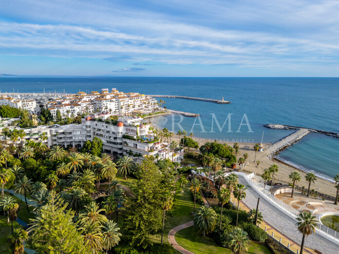 Elegant and sleek two-bedroom apartment in Playas del Duque