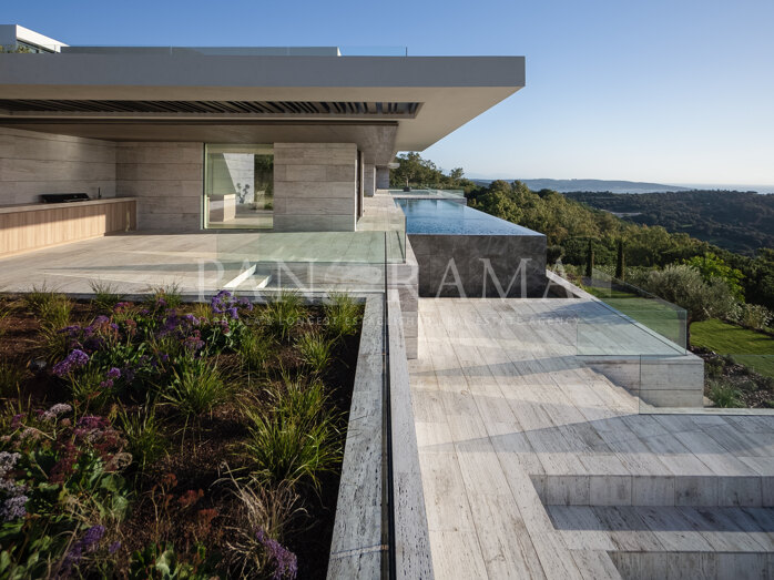 Chef-d'œuvre contemporain à couper le souffle à La Reserva de Sotogrande avec vue panoramique imprenable à 180° sur la mer