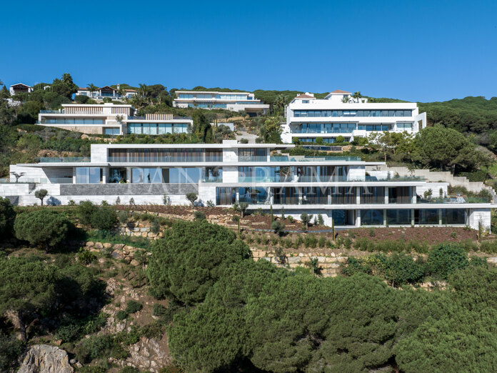 Breathtaking contemporary masterpiece in La Reserva de Sotogrande with jaw-dropping 180° panoramic sea views