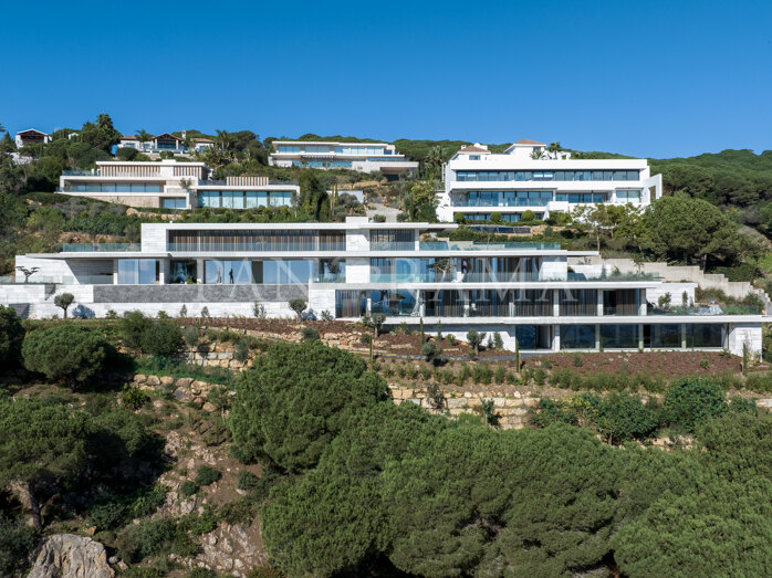 Chef-d'œuvre contemporain à couper le souffle à La Reserva de Sotogrande avec vue panoramique imprenable à 180° sur la mer
