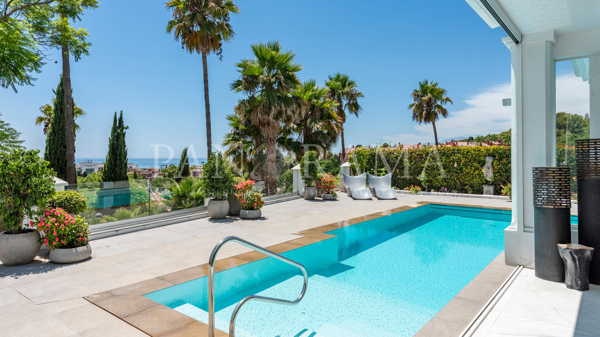 Villa Barbatona, een eigendom met panoramisch zeezicht in El Capricho aan de Golden Mile