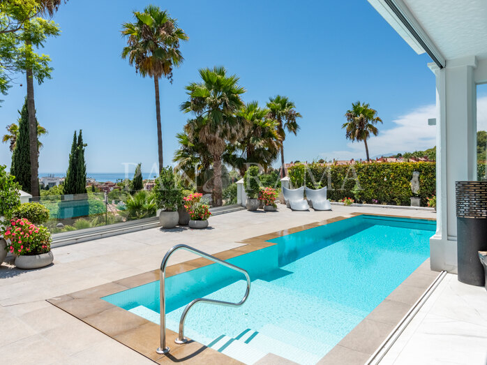 Villa Barbatona, une propriété avec vue panoramique sur la mer à El Capricho sur le Golden Mile