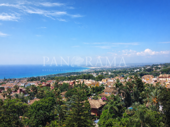 Parcela con licencia y planos, lista para una villa moderna con vistas al mar y a la montaña en Xarblanca