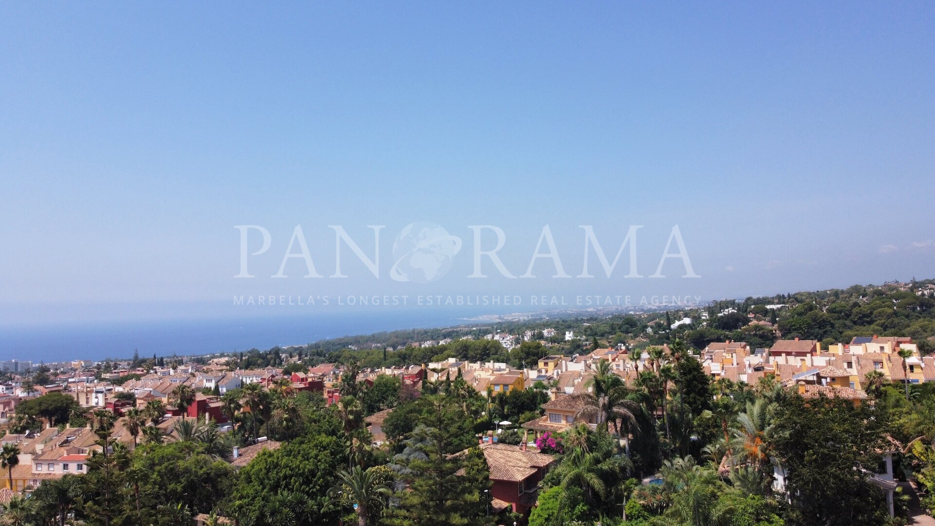 Baugrundstück mit Lizenz und Plänen, bereit für eine moderne Villa mit Meer- und Bergblick in Xarblanca