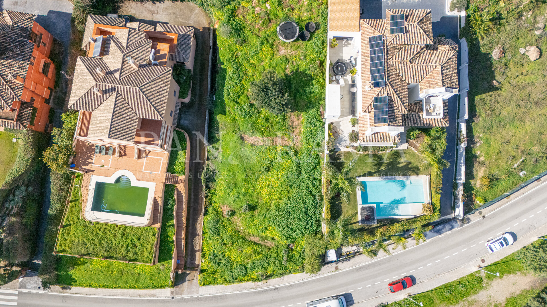 Terrain avec permis de construire et plans, prêt pour une villa moderne avec vue sur la mer et la montagne à Xarblanca