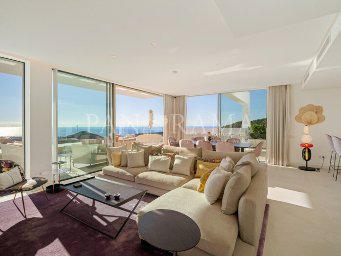 Duplex penthouse with uninterrupted panoramic views to the sea