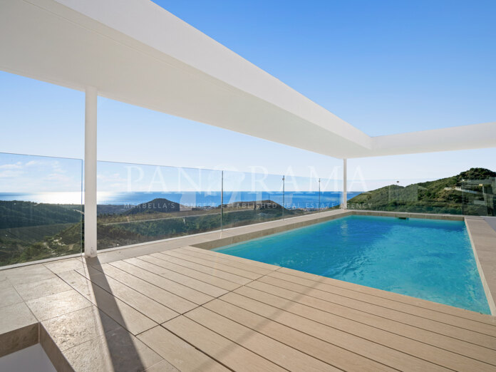 Duplex penthouse met onbelemmerd panoramisch zeezicht