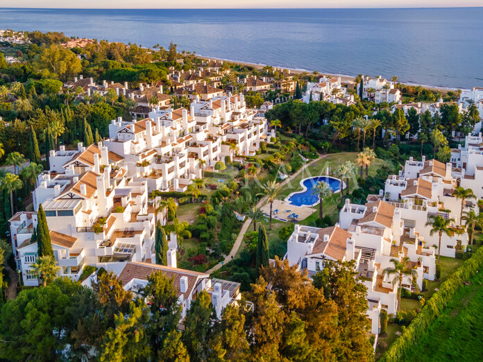 Fabuloso apartamento en planta baja frente al mar en Los Monteros Palm Beach, Marbella Este