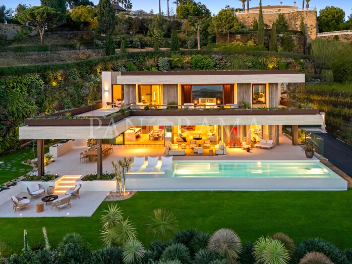 Neue, zeitgenössische Villa mit atemberaubendem Panoramablick in Benahavís