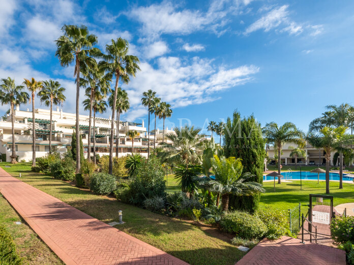 Ground Floor Apartment zu verkaufen in Nueva Andalucia, Marbella