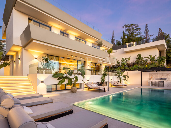 Nouvelle villa d’exception orientée plein sud à Elviria, conçue par un architecte de renom