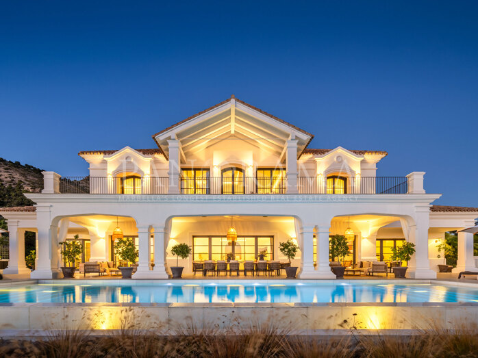 Stunning contemporary Andalusian-inspired mansion with breath-taking views in Benahavís