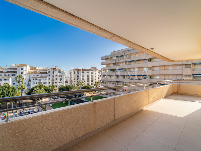 Appartement lumineux de 3 chambres à Marina Banús, au cœur de Puerto Banús