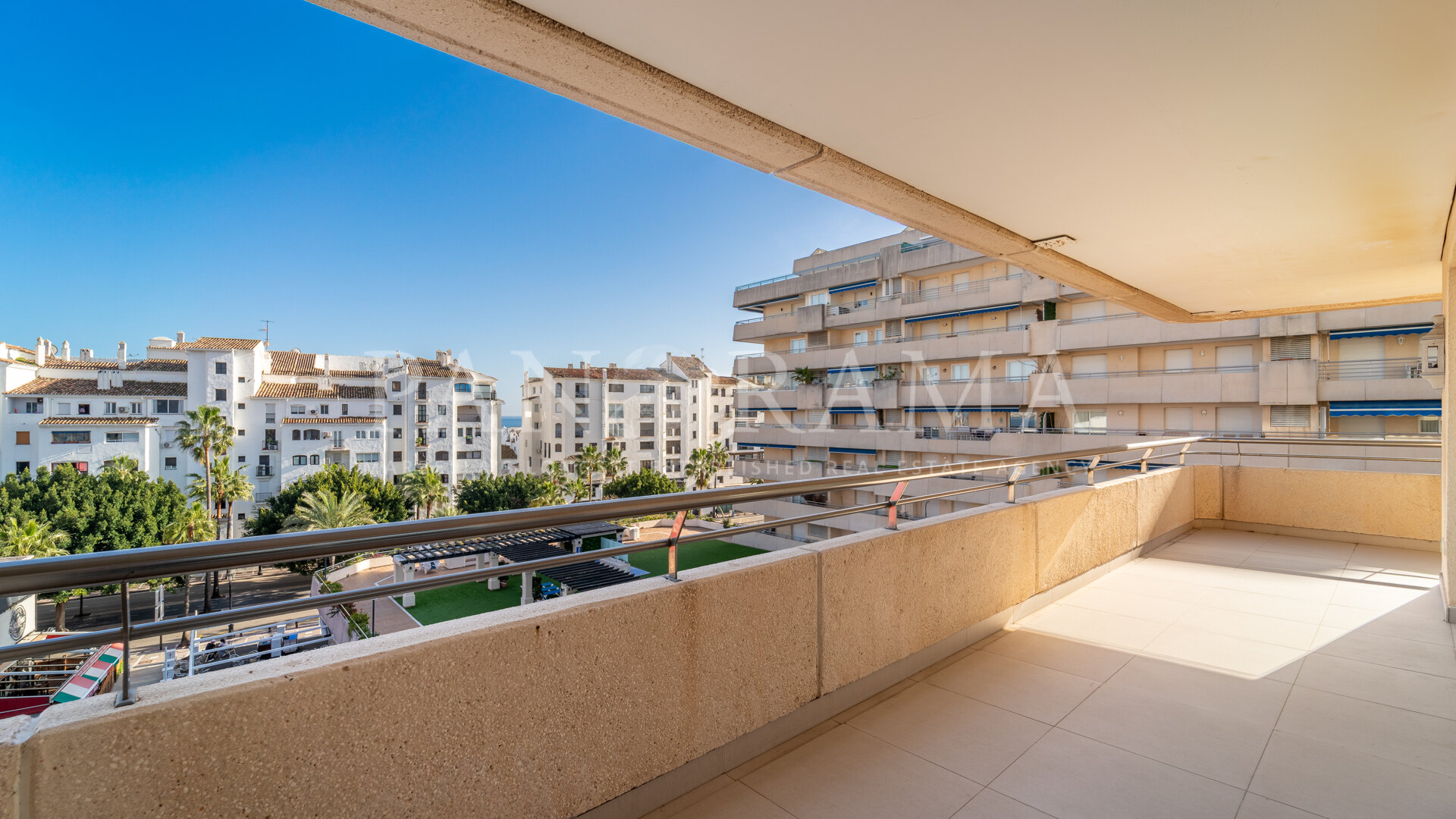 Appartement lumineux de 3 chambres à Marina Banús, au cœur de Puerto Banús