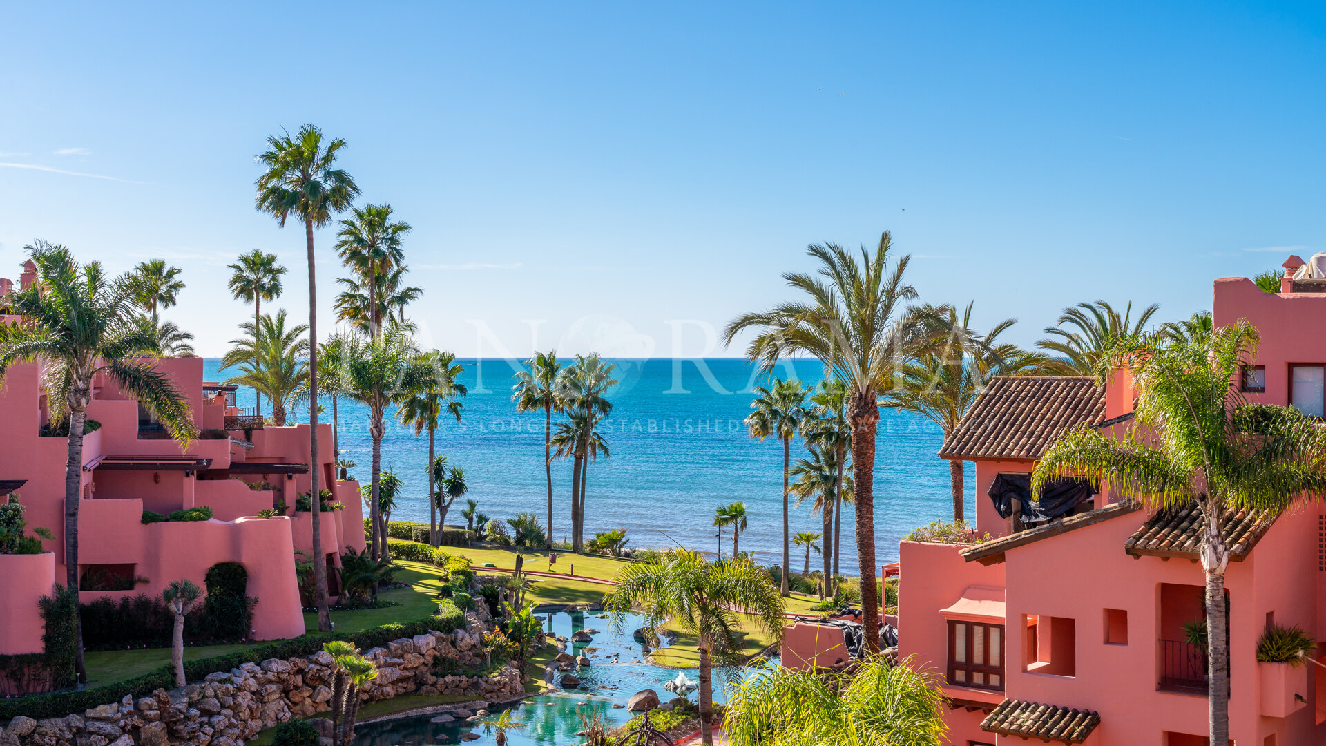 Impressive duplex penthouse on the beachfront with panoramic views of the sea and Gibraltar in Cabo Bermejo