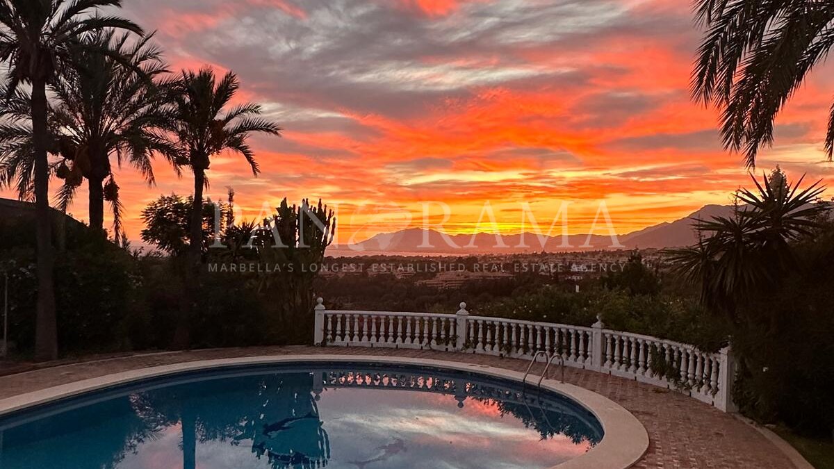 Projekt für eine zeitgenössische Villa mit Meerblick zur Renovierung oder zum Neubau in Hacienda Las Chapas