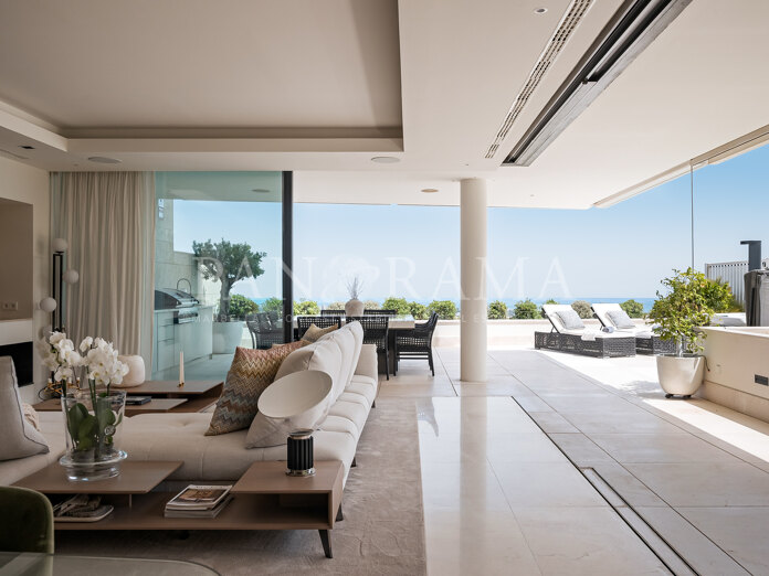 Un apartamento contemporáneo en La Quinta con vistas panorámicas al mar