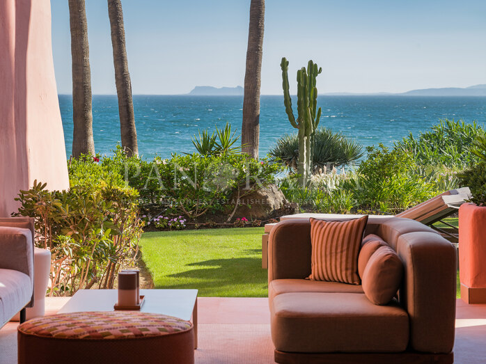 Appartement en première ligne de plage dans une communauté exclusive de Cabo Bermejo, Estepona