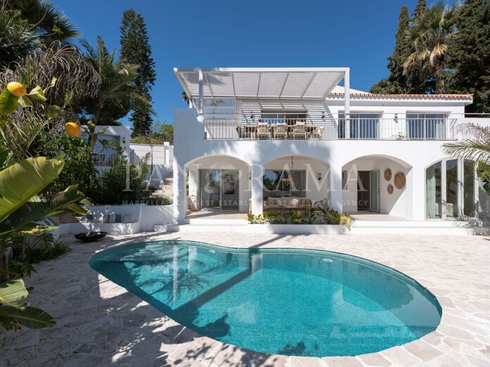 Cozy and elegant villa within a short walk to amenities in Nueva Andalucía