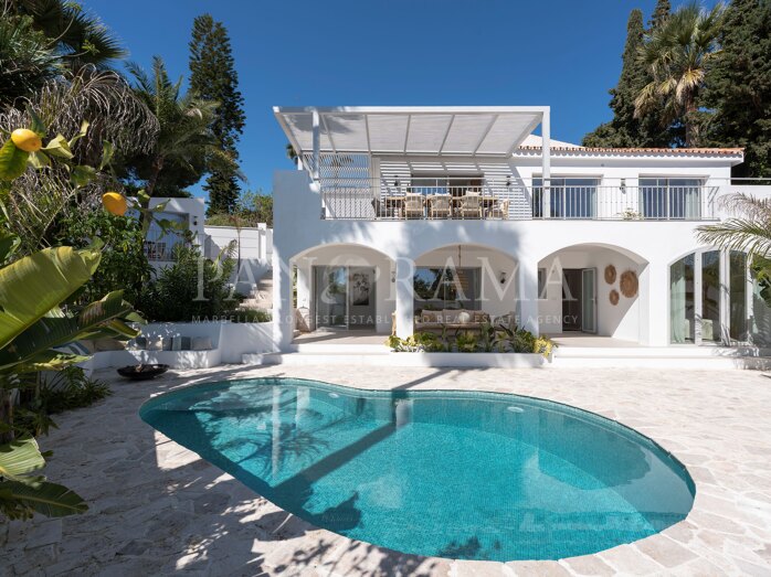 Gemütliche und elegante Villa nur wenige Gehminuten von Annehmlichkeiten in Nueva Andalucía entfernt