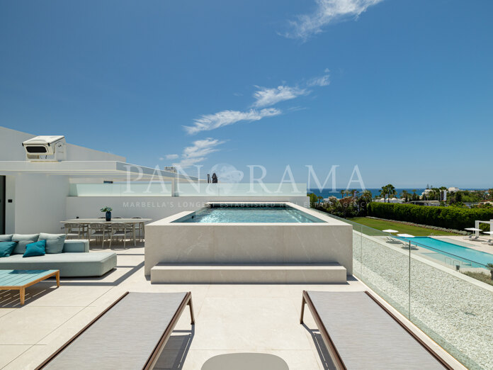 Magnificent attached villa in a central Golden Mile location and walking distance to the beach