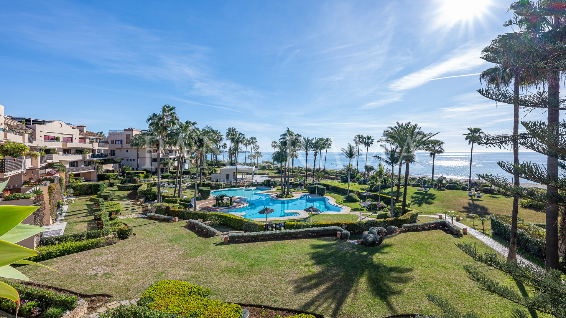 Elegant turnkey beachside apartment in Costalita del Mar