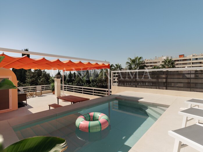 Penthouse with private rooftop terrace with pool and views to la Concha in Marbella centre