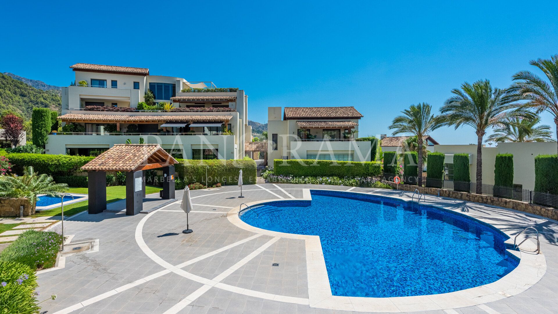 Geräumige und elegante Maisonette-Wohnung im Erdgeschoss in einer ruhigen, gepflegten Wohnanlage mit Zugangskontrolle