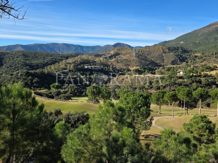Plot with project with Golf views in La Zagaleta Golf and Country Club
