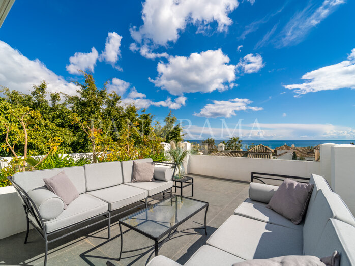 Splendid beachside duplex penthouse in the Persian Gardens of Marina Puente Romano with spectacular views