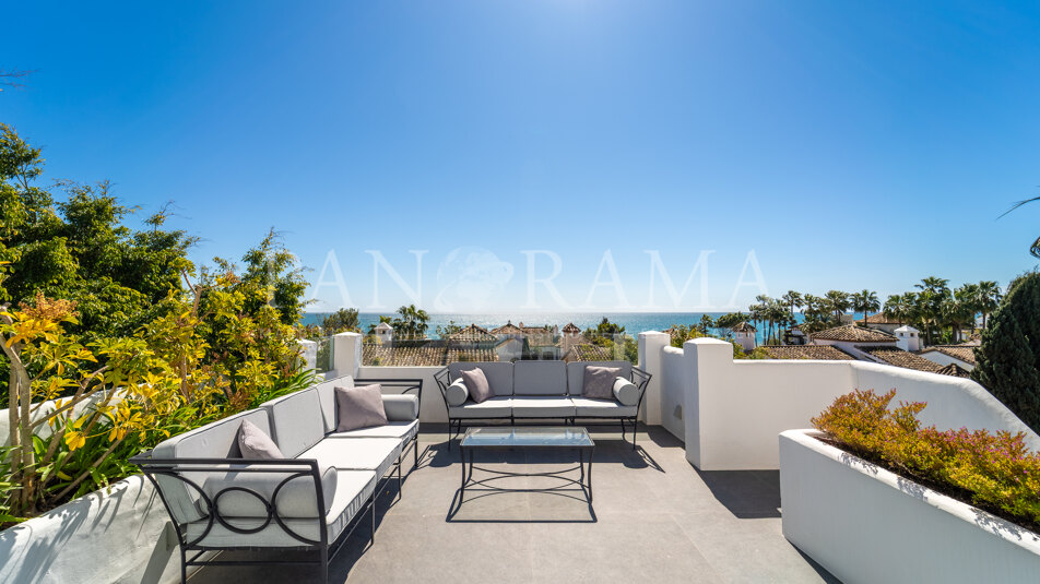 Splendid beachside duplex penthouse with spectacular views in the Persian Gardens of Marina Puente Romano