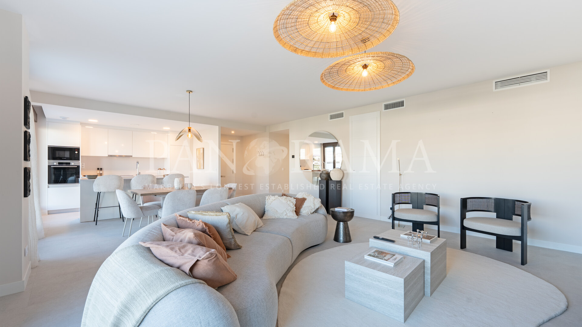 Gloednieuw penthouse in Las Mesas, Estepona, volledig gemeubileerd volgens hoge standaard en direct klaar om in te trekken