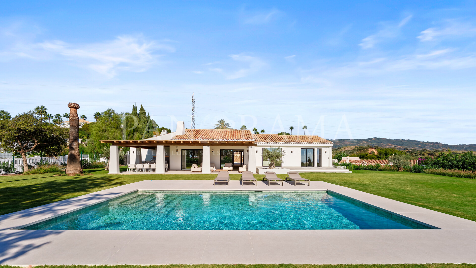 Luxurious single level villa with panoramic sea views in Marbella