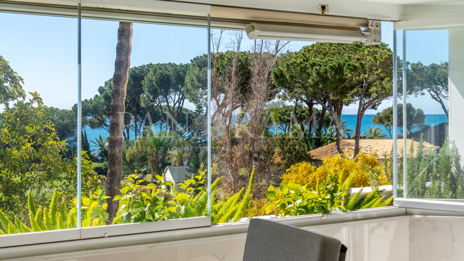 Residencia sofisticada con vistas parciales al mar en Jardín del Mediterráneo, centro de Marbella