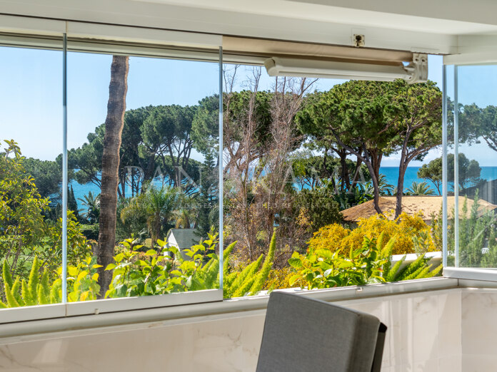 Elegante woning met gedeeltelijk uitzicht op zee in Jardín del Mediterráneo, centrum van Marbella