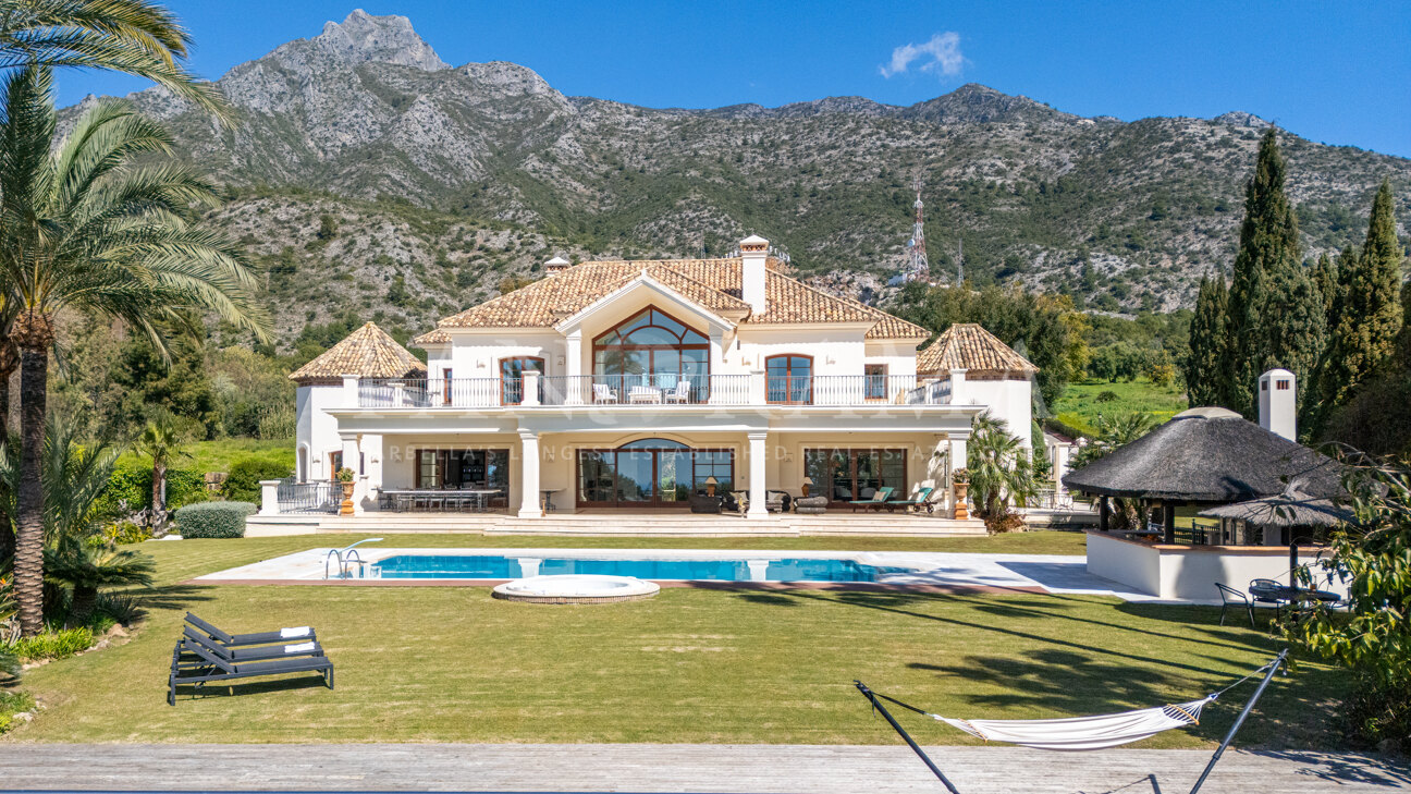 Exceptional mansion with panoramic sea views in Los Picos de Nagüeles, Golden Mile
