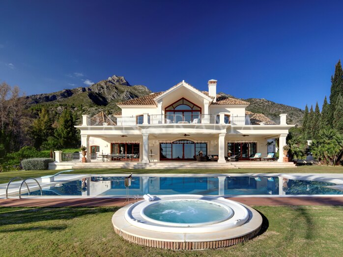 Exceptional mansion with panoramic sea views in Los Picos de Nagüeles, Golden Mile