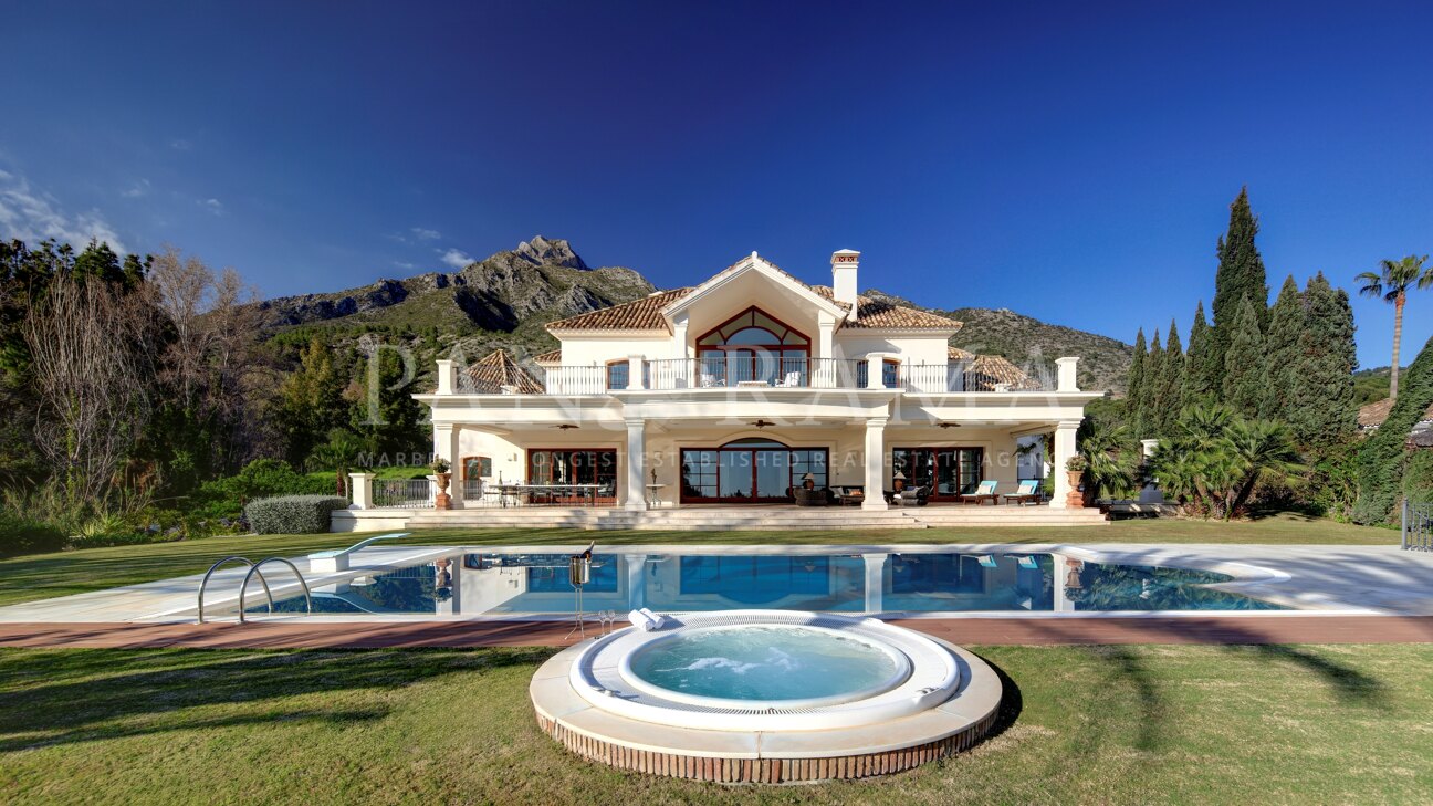 Exceptional mansion with panoramic sea views in Los Picos de Nagüeles, Golden Mile