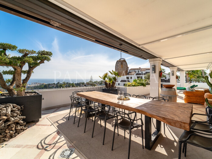 Luxurious duplex apartment with stunning views in the sought after community of Monte Paraíso