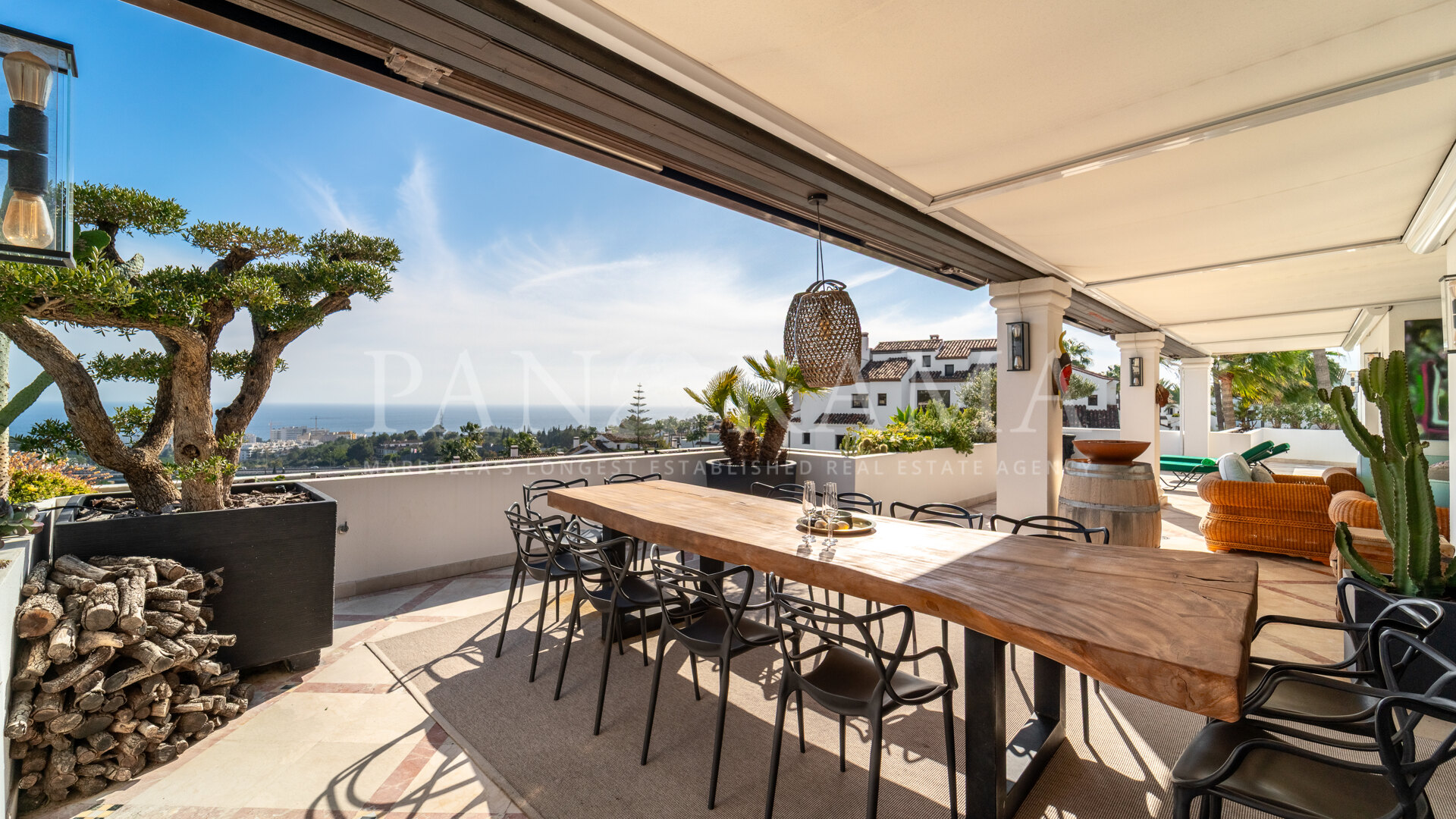 Luxurious duplex apartment with stunning views in the sought after community of Monte Paraíso