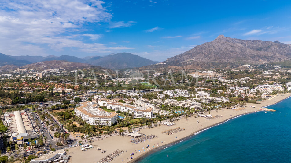Bright beachside apartment in a gated beachfront community in Puerto Banús