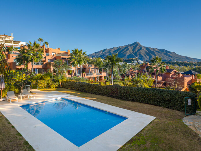 Amplio Apartamento Esquinero en Alminar de Marbella, Nueva Andalucía