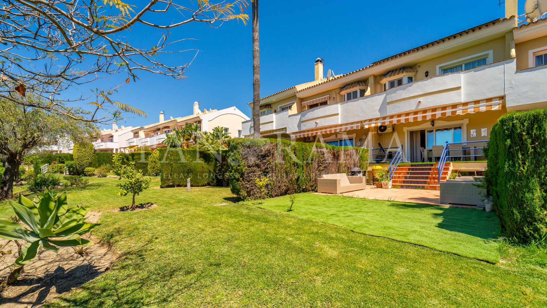 Bright and spacious townhouse in Atalaya, Estepona