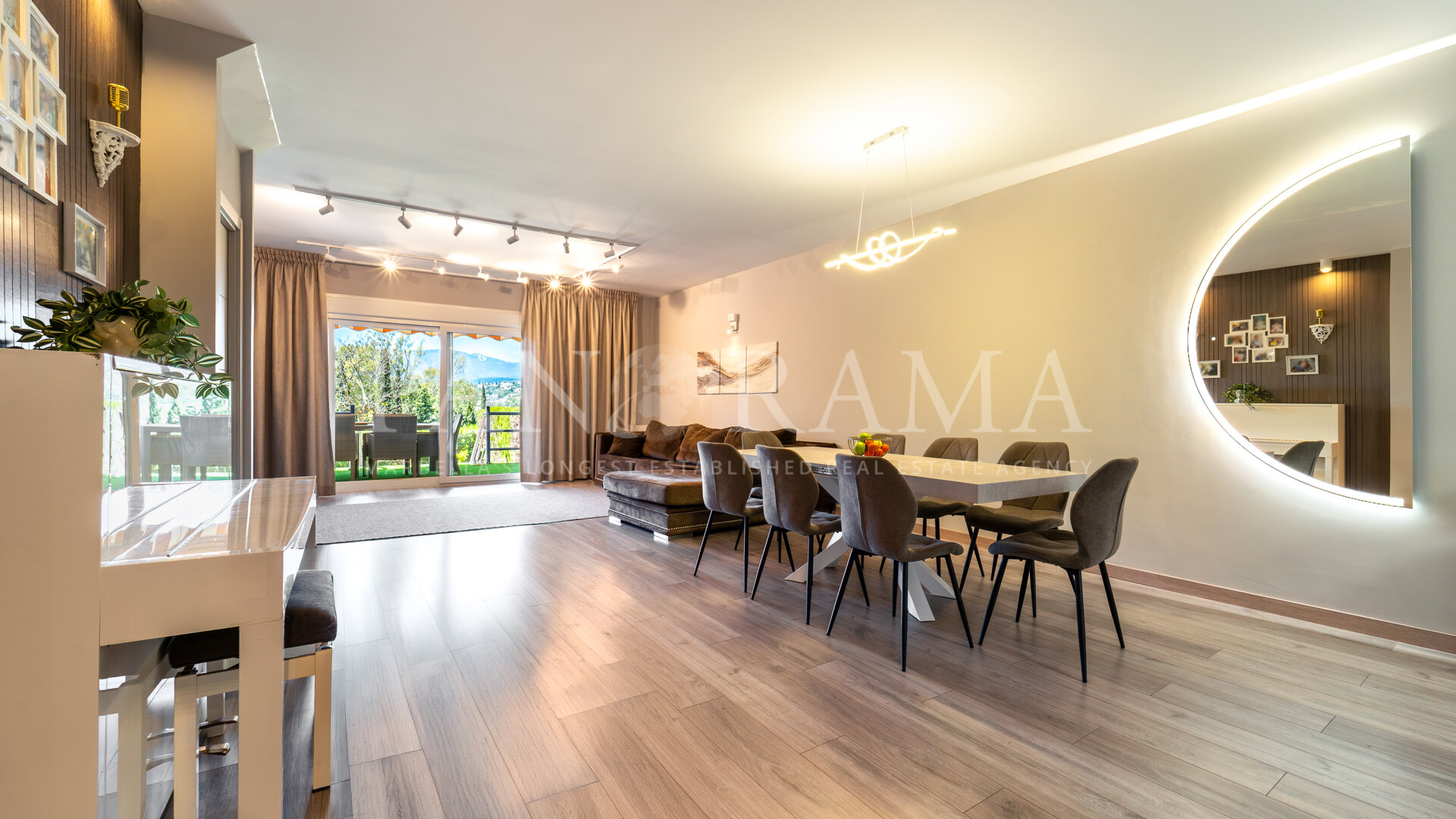 Bright and spacious townhouse in Atalaya, Estepona