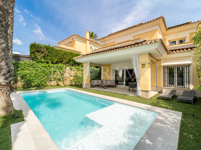 Elegantes Zuhause mit herrlichem Meerblick in Santa Clara, neben Los Monteros