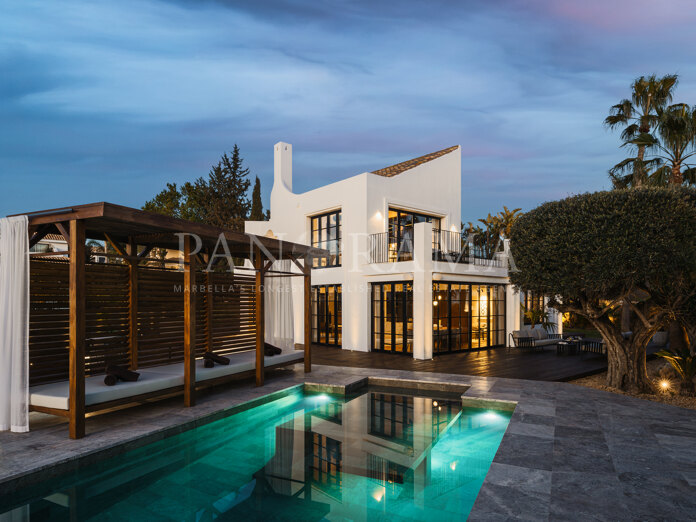 Elegant villa with sea views in the Golf Valley in Nueva Andalucía