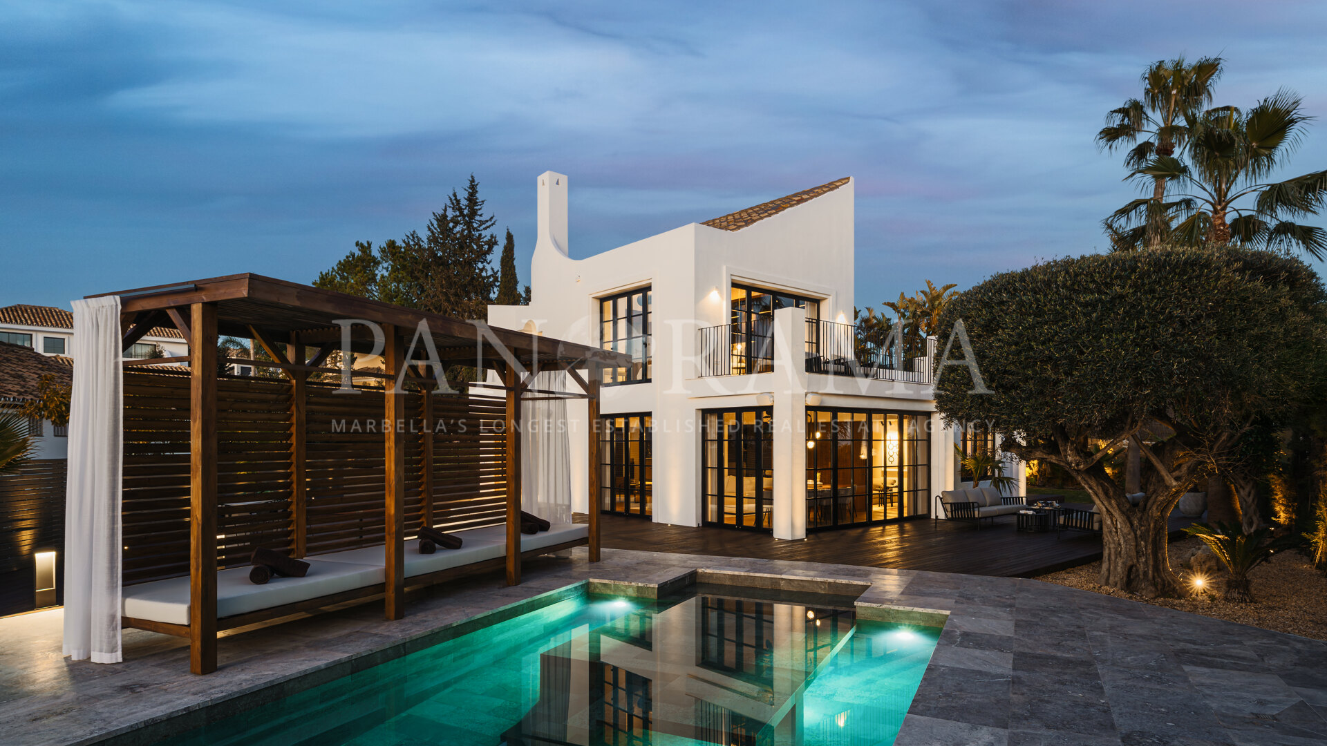 Elegant villa with sea views in the Golf Valley in Nueva Andalucía