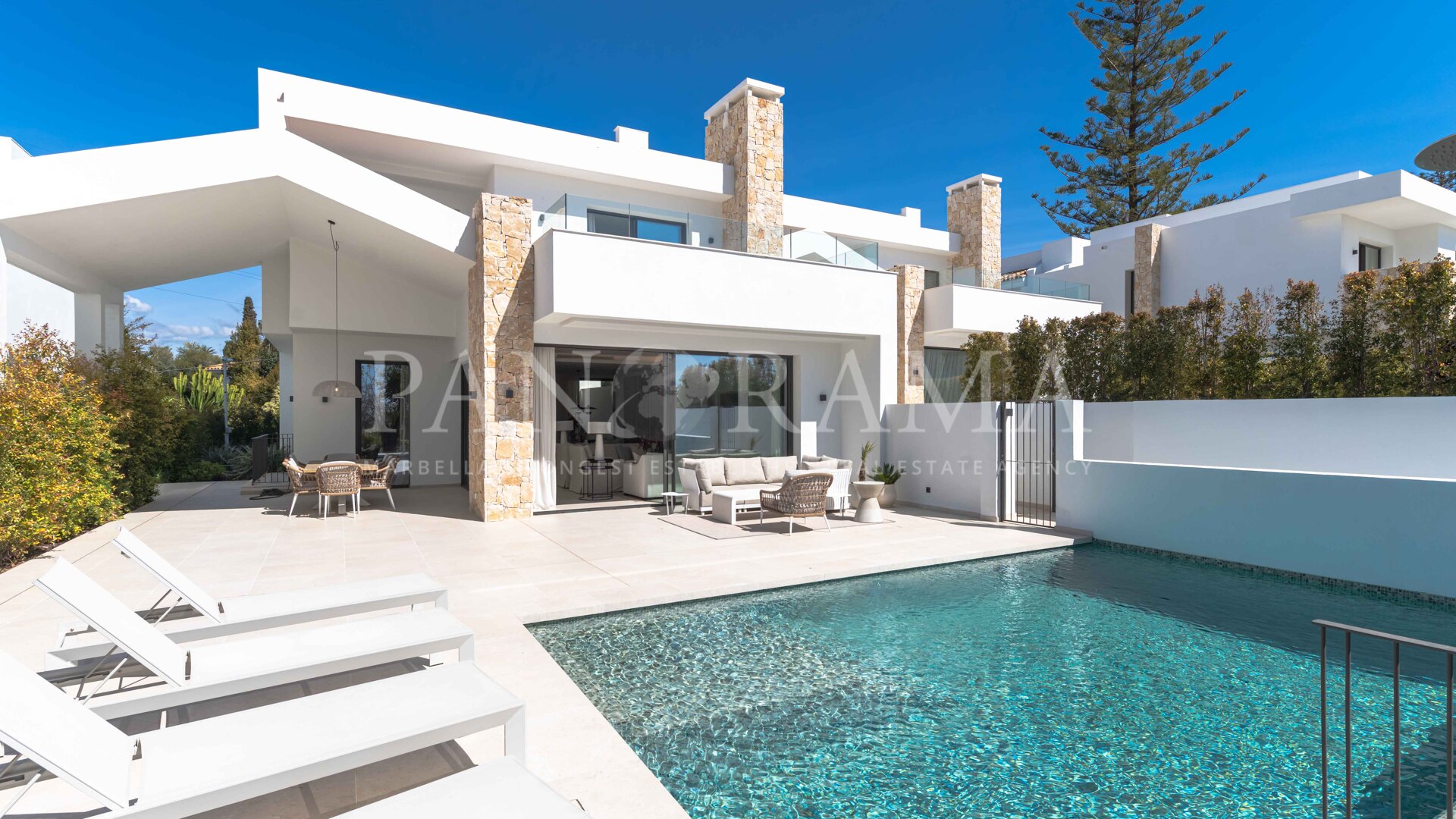 Neubauvilla in einer geschlossenen Wohnanlage in San Pedro de Alcántara