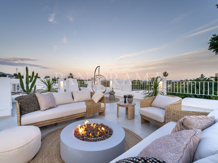 Luxurious townhouse with lovely views in Azahara II